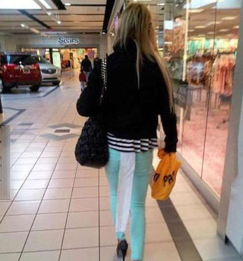 该不该提醒下妹子人物gif搞笑图片