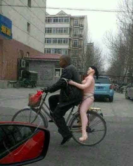 带女友兜风人物gif搞笑图片