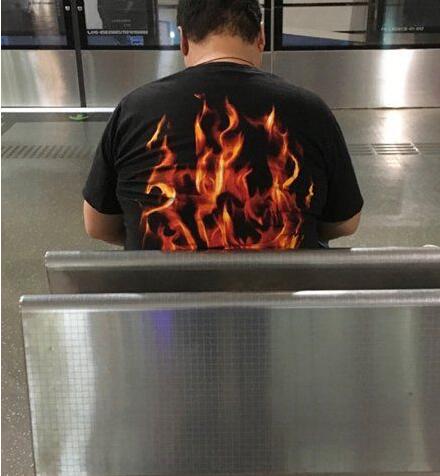 差点就要报警了人物gif搞笑图片