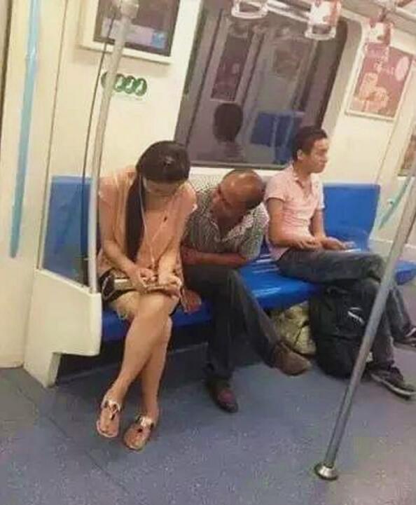 大爷，撩妹呢？人物gif搞笑图片