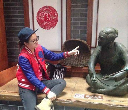 今日个咱俩唠唠嗑人物gif搞笑图片