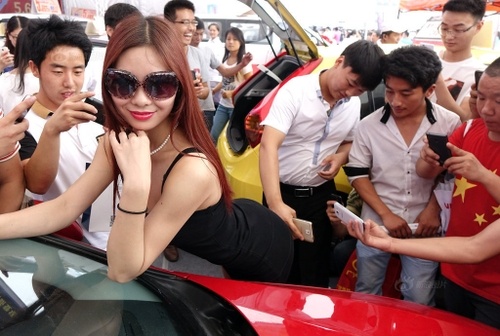 骚年，你们都拍哪呢？人物gif搞笑图片