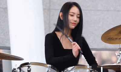 原来女生打鼓这么好看人物gif搞笑图片