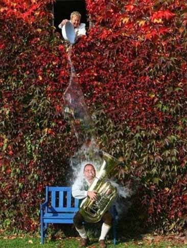 我让你整天吹，喝洗脚水吧！人物gif搞笑图片