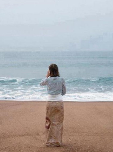 出门游玩撞衫了~人物gif搞笑图片