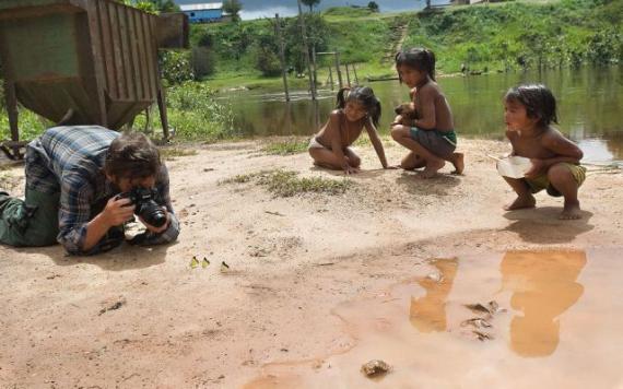 敬业的摄影师人物gif搞笑图片