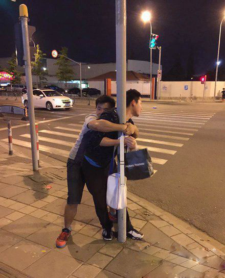 今晚你是我的，哪儿都别想去人物gif搞笑图片