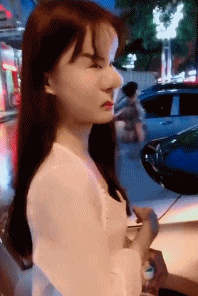 你女朋友看见该打死你了人物gif搞笑图片