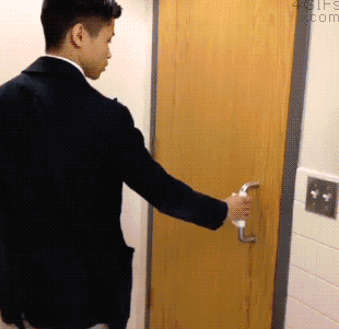 洁癖的最高境界人物gif搞笑图片