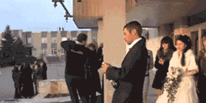 以为能帅气的开香槟人物gif搞笑图片