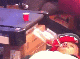 懒到一定境界人物gif搞笑图片