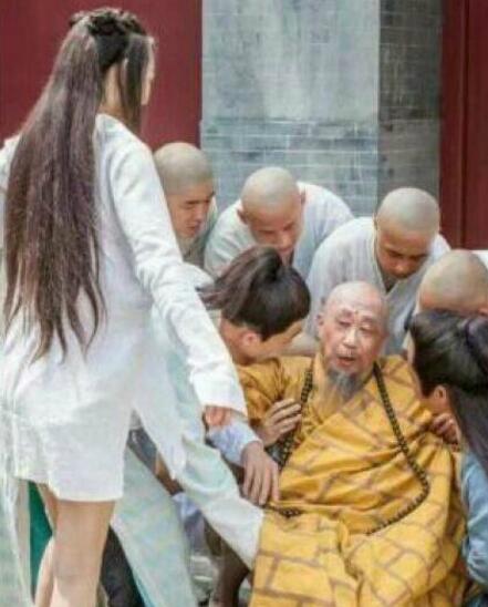 师傅，坚持住啊人物gif搞笑图片