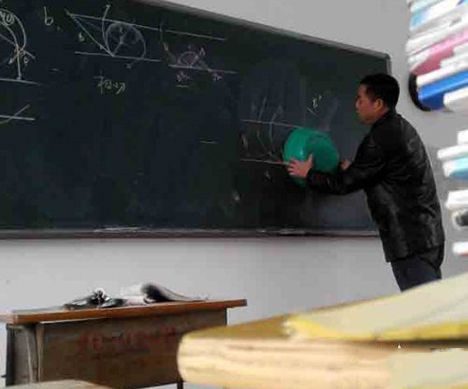 没有圆规老师也能画出标准的圆形人物gif搞笑图片