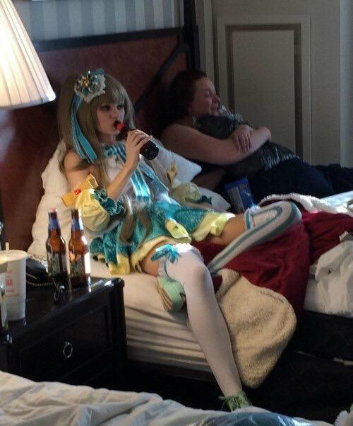 好奇葩的妹纸人物gif搞笑图片