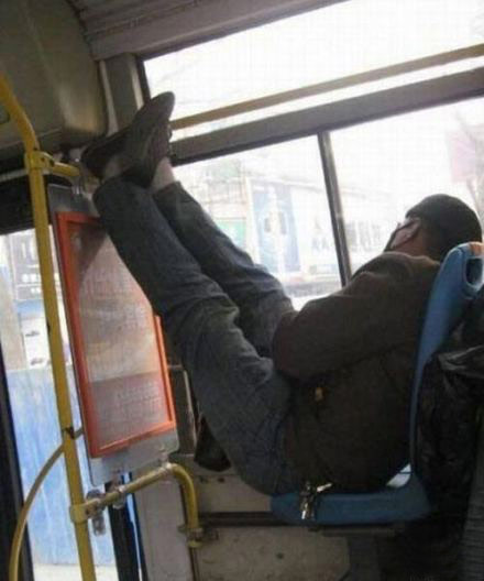 公交车上的睡神人物gif搞笑图片