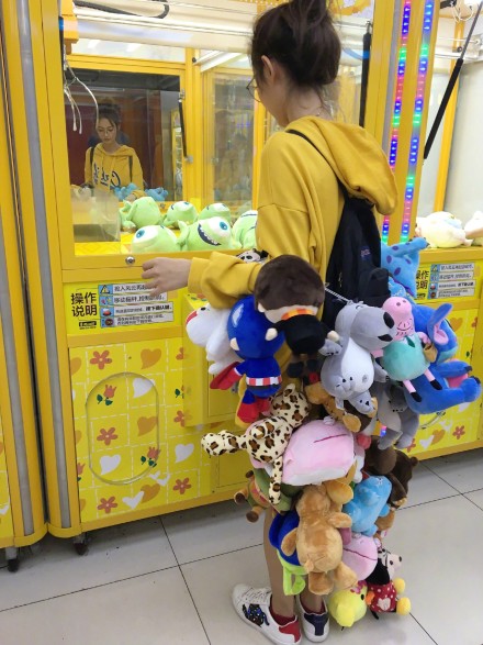 姑娘，你过分了啊，老板还有三十秒抵达战场人物gif搞笑图片