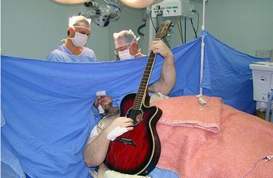 不要急，我给你们伴奏人物gif搞笑图片