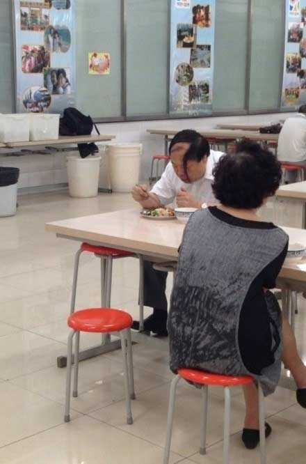 哈哈哈...大叔！人物gif搞笑图片