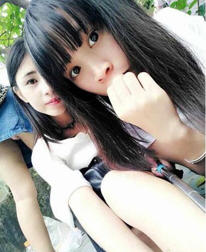 他们都说我闺蜜好看，你们觉得呢？人物gif搞笑图片