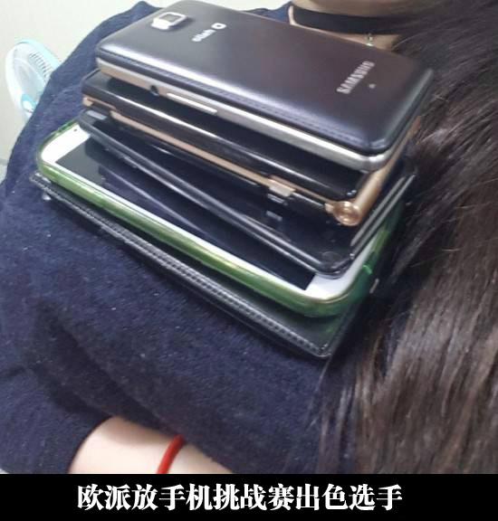 比比谁放的手机多人物gif搞笑图片