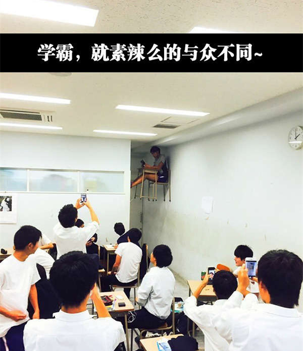 我只好奇他是肿么上去了，又要肿么下来人物gif搞笑图片