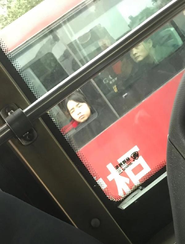 孩子，开学了你是不是很绝望？人物gif搞笑图片