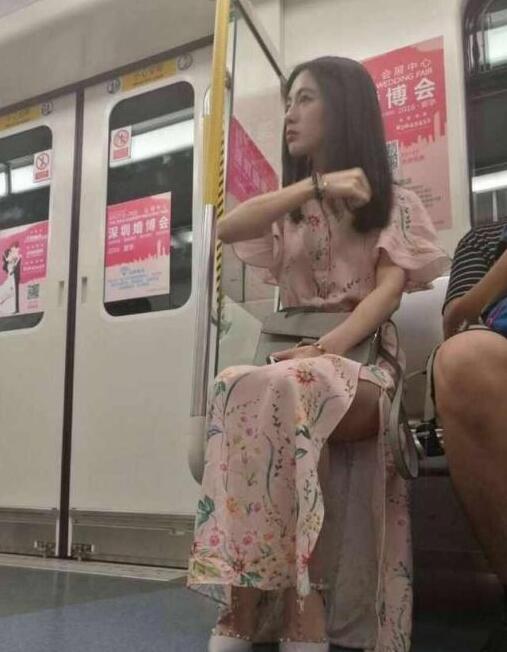 这是旗袍吗？人物gif搞笑图片