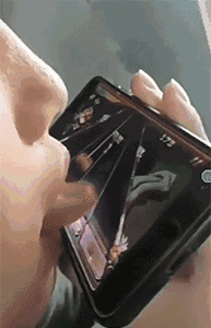 好厉害的舌头，我用手都玩不过他人物gif搞笑图片