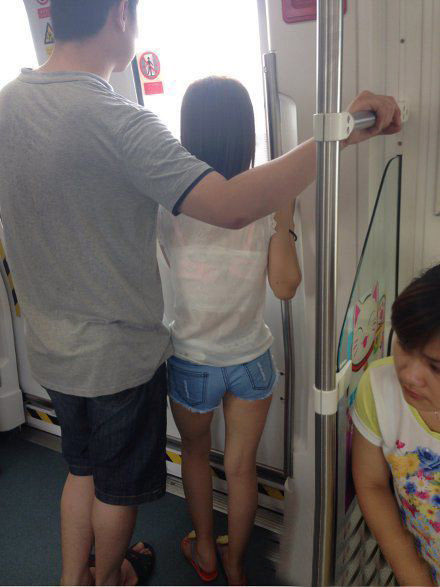 越看越不搭，我是不是处女座？人物gif搞笑图片