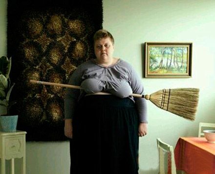 外国大妈好功夫人物gif搞笑图片