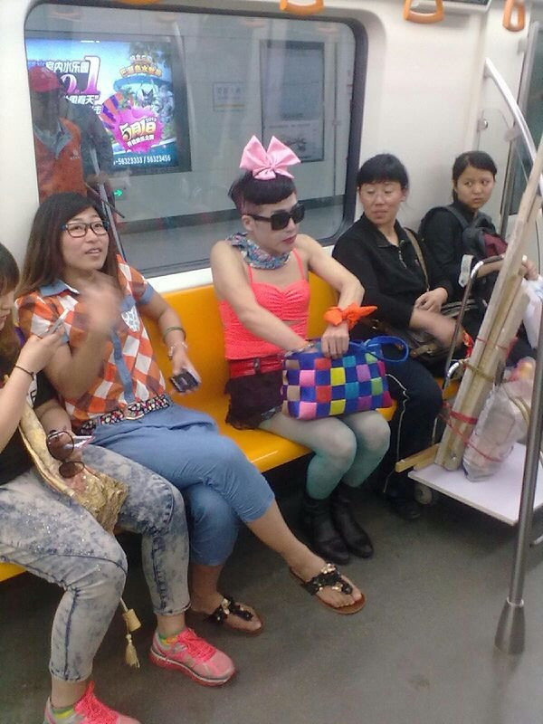 地铁大咖秀人物gif搞笑图片