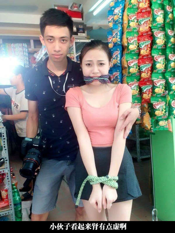 有这样的女朋友，很难不被榨干吧？人物gif搞笑图片