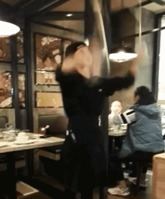 姐姐，你这面我啥时候能吃上啊人物gif搞笑图片