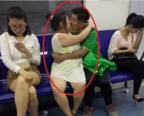 终于找到真爱人物gif搞笑图片