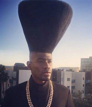 看到这样的发型，俺不禁陷了深深的对人生的思考之中人物gif搞笑图片