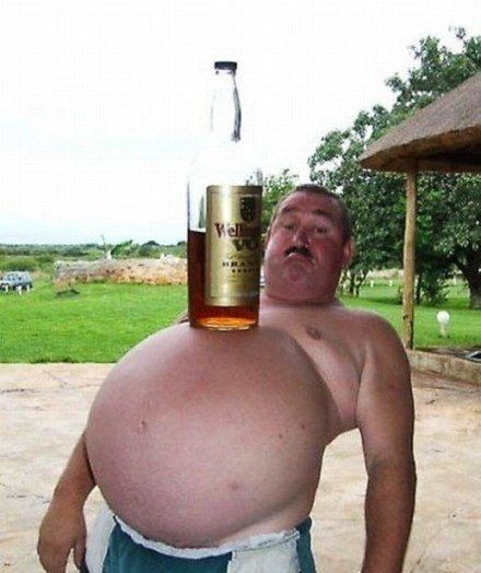 如假包换的啤酒肚人物gif搞笑图片