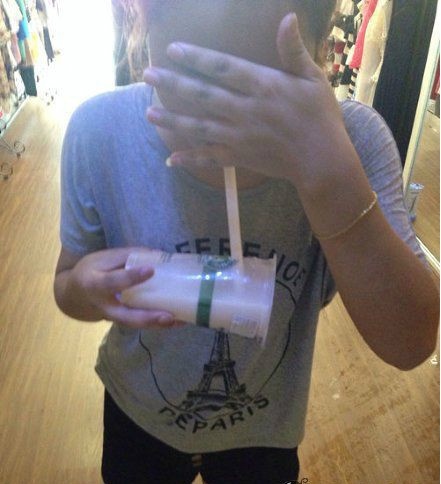 妹子真任性～人物gif搞笑图片