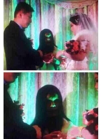 结婚现场的诡异一幕人物gif搞笑图片