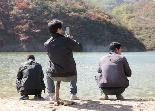 骚年菊花可还安好人物gif搞笑图片