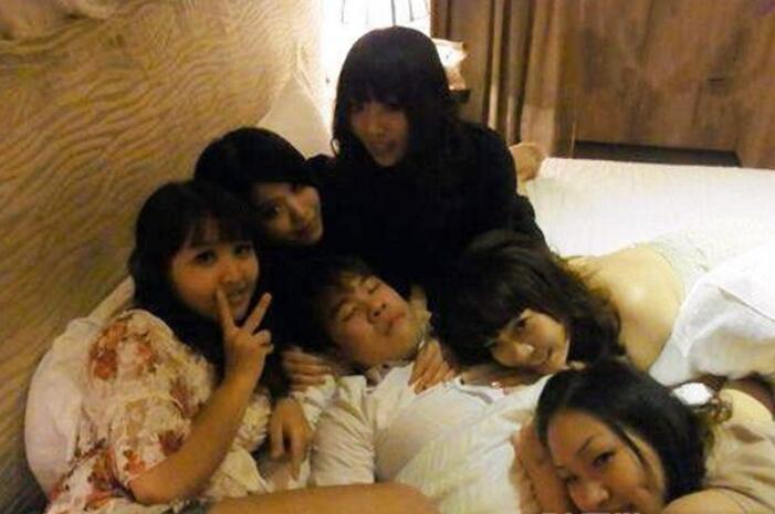 欺负一个昏迷的汉子算什么人物gif搞笑图片