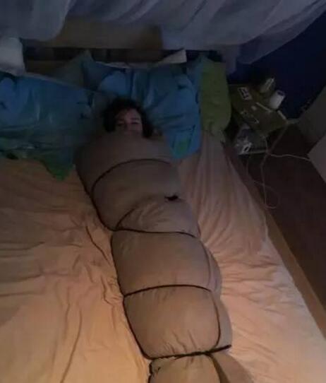 这下可以好好玩游戏了人物gif搞笑图片