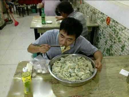 为什么没有吃饺子比赛。。。人物gif搞笑图片