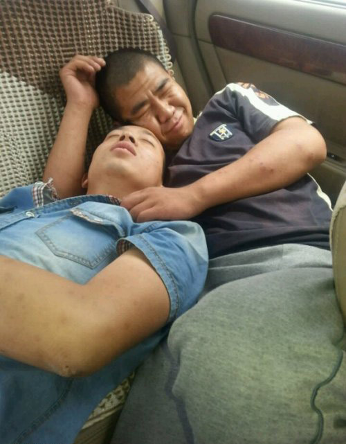 好基友，到处都是情人物gif搞笑图片