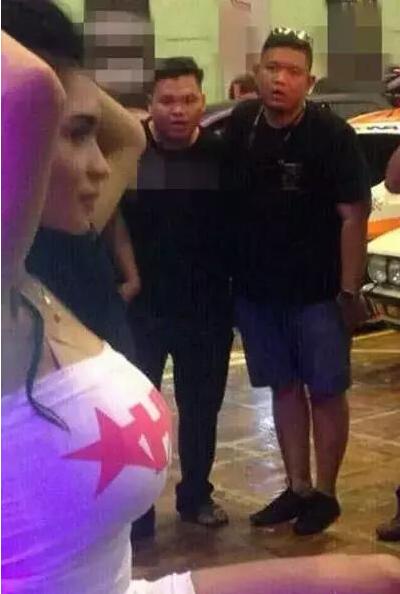 哥几个是多久没看到美女了啊？人物gif搞笑图片