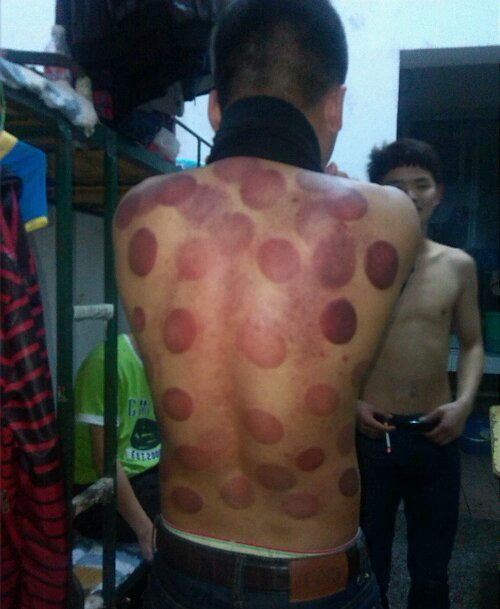 兄弟，你湿气真重啊！人物gif搞笑图片