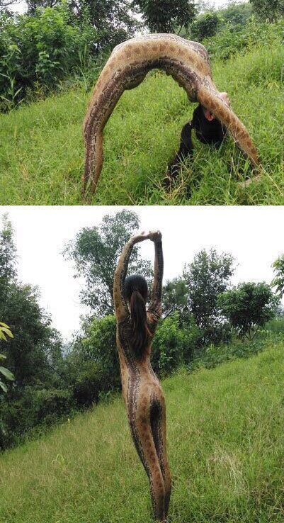 在野外碰到，真要报警了人物gif搞笑图片