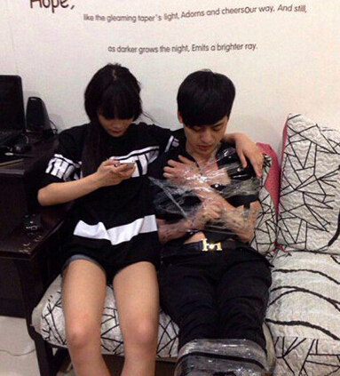 以后跟姐混，知道吗？人物gif搞笑图片