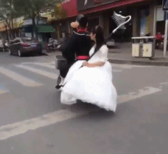 有了车以后，二师兄终于娶到媳妇人物gif搞笑图片