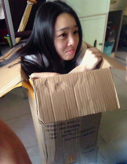 网购的妹纸这么快就到货了人物gif搞笑图片
