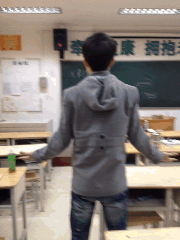 教室里的灌顶传功？人物gif搞笑图片